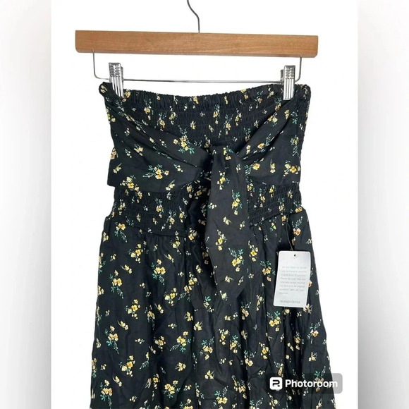 NWT Bailey Blue Strapless Floral Smocked Romper Size Small - Picture 3 of 6